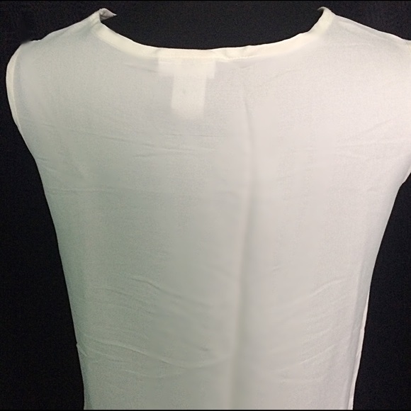 Nicola White Cut Out Neckline Sleeveless Top - Picture 4 of 7